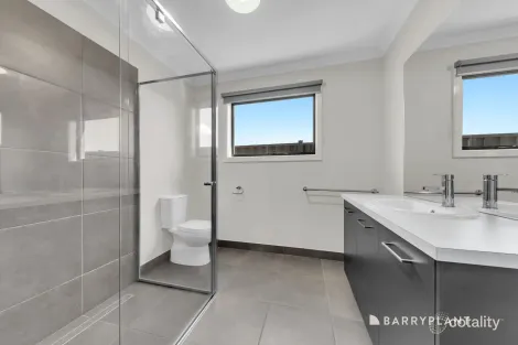 Property photo of 40 Grappenhall Avenue Strathtulloh VIC 3338