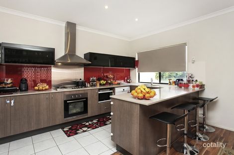 Property photo of 8 Tatterson Way Caroline Springs VIC 3023