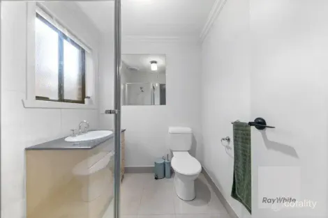 Property photo of 18 Brushwood Circuit Roxburgh Park VIC 3064