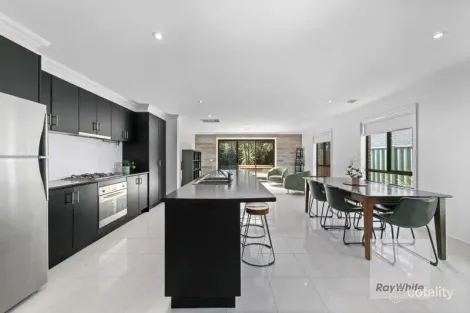 Property photo of 18 Brushwood Circuit Roxburgh Park VIC 3064