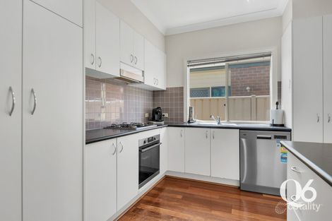Property photo of 1 Lind Place Caroline Springs VIC 3023