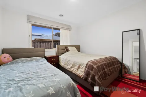 Property photo of 3 Donohue Street Cranbourne East VIC 3977