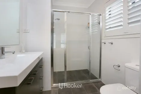Property photo of 5 Stratheden Avenue Colebee NSW 2761