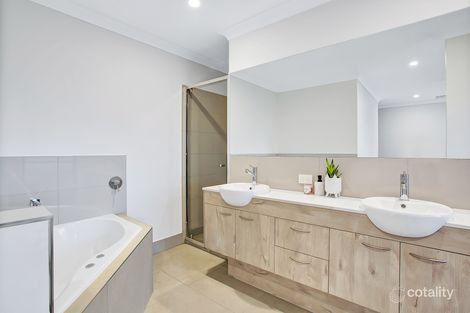 Property photo of 11 Flametree Circuit Arundel QLD 4214