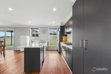 Property photo of 8 Knox Crescent Caerleon NSW 2850