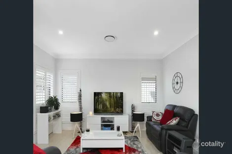 Property photo of 1/25 Devonshire Crescent Oak Flats NSW 2529