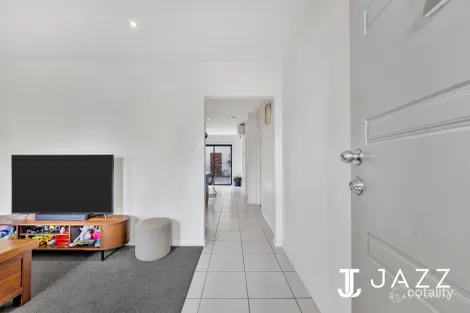 Property photo of 2/6-8 Friar Park Place Point Cook VIC 3030