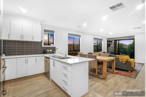 Property photo of 33 Carnegie Road Point Cook VIC 3030