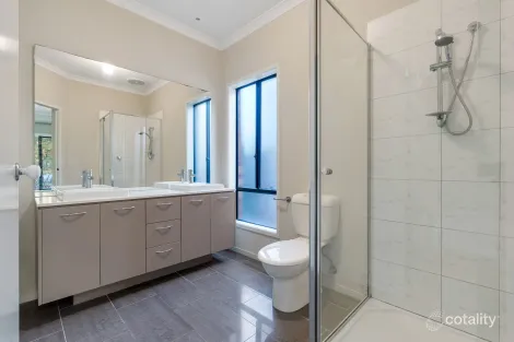 Property photo of 3 Basingstoke Retreat Craigieburn VIC 3064