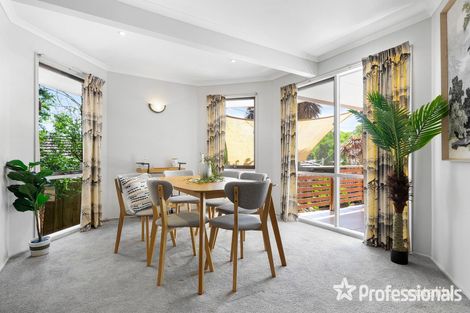 Property photo of 18 Wyuna Walk Mooroolbark VIC 3138