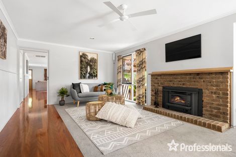 Property photo of 18 Wyuna Walk Mooroolbark VIC 3138