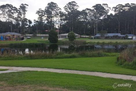 Property photo of 16 Waterside Drive Drouin VIC 3818