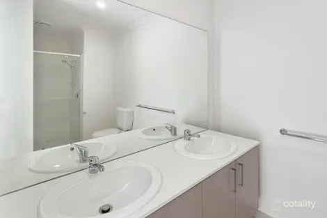 Property photo of 22 Midnight Circuit South Morang VIC 3752