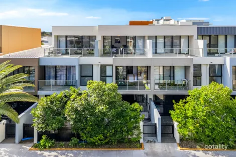 5107 Point Dr, Hope Island, QLD 4212