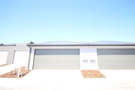 Property photo of 64 Baronial Way Craigieburn VIC 3064