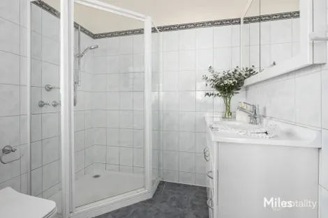 Property photo of 8 Lewellin Grove Rosanna VIC 3084