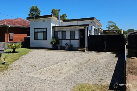 18 Parkland Ave, Macquarie Fields, NSW 2564