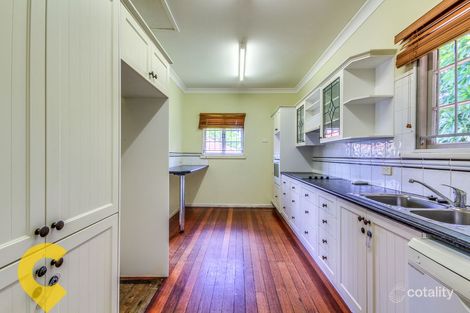Property photo of 4 Avesnes Street Holland Park QLD 4121