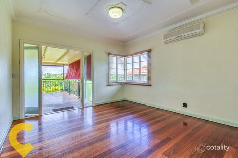 Property photo of 4 Avesnes Street Holland Park QLD 4121