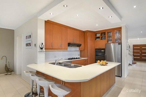Property photo of 16 Akma Court Taylors Lakes VIC 3038