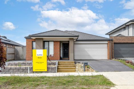 4 Carisbrooke Way, Clyde North, VIC 3978