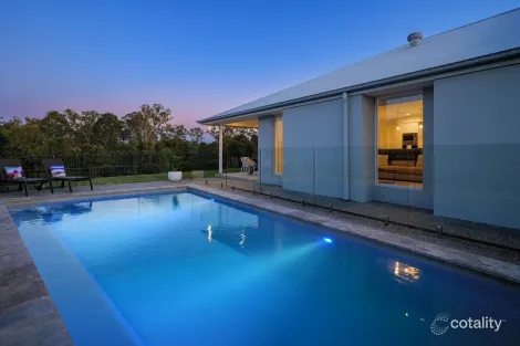 Property photo of 33 Cambridge Circuit Southside QLD 4570