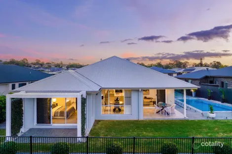 Property photo of 33 Cambridge Circuit Southside QLD 4570