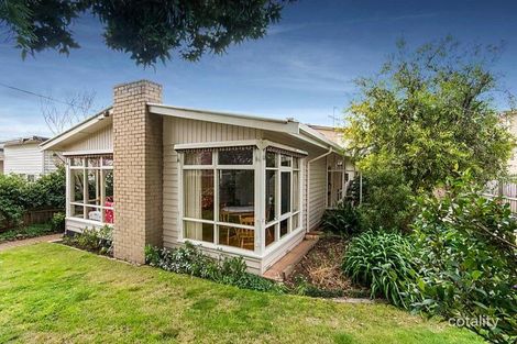 11 Montgomery Ave, Hamlyn Heights, VIC 3215