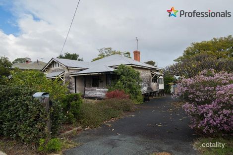 Property photo of 28 Fourth Road Armadale WA 6112