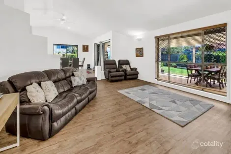 Property photo of 31 Gumleaf Drive Molendinar QLD 4214