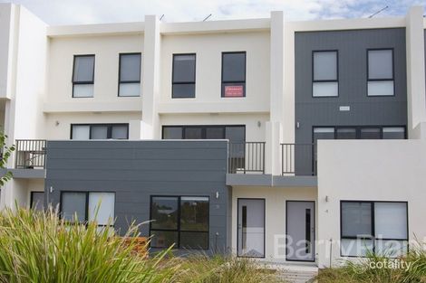 Property photo of 3/17 Edgeware Close Pakenham VIC 3810