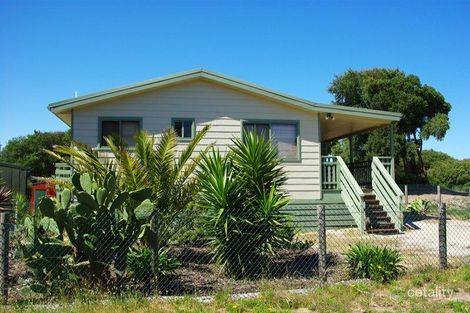 8 Wave Cap Ct, Golden Beach, VIC 3851