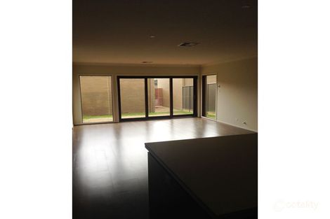 Property photo of 21 Lakeside Parade Jordan Springs NSW 2747