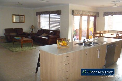 Property photo of 37 Charlbury Crescent Cranbourne North VIC 3977