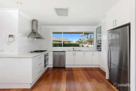 Property photo of 20 Selkirk Avenue Benowa QLD 4217