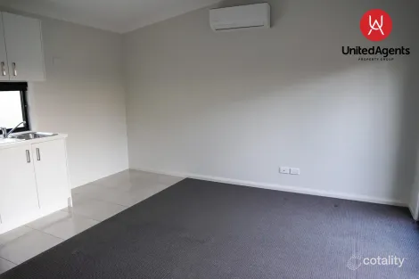 Property photo of 32 Falcon Circuit Green Valley NSW 2168