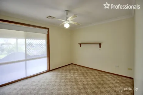 Property photo of 50 Dalman Parkway Glenfield Park NSW 2650