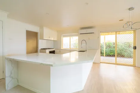 Property photo of 14 Edgbaston Circuit Berwick VIC 3806