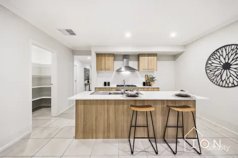 Property photo of 14 Lefrant Way Cranbourne South VIC 3977