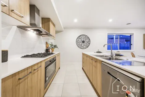 Property photo of 14 Lefrant Way Cranbourne South VIC 3977