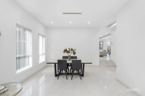 Property photo of 17 Boab Place Casula NSW 2170