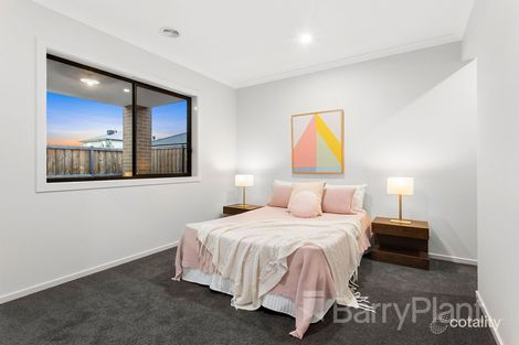 Property photo of 8 Holbrook Drive Armstrong Creek VIC 3217