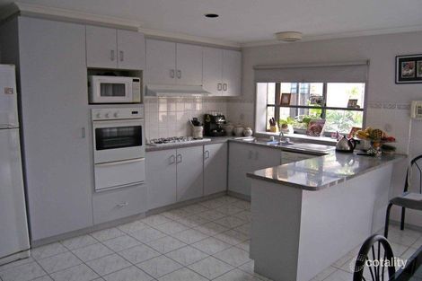 Property photo of 8 Brampton Court Narre Warren VIC 3805