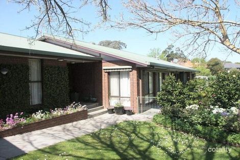 Property photo of 2 Finchley Court Bairnsdale VIC 3875