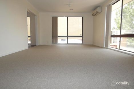 Property photo of 14 Ullamulla Crescent Karabar NSW 2620