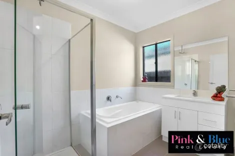Property photo of 11/2 Elizabeth Street Rockbank VIC 3335