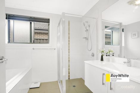 Property photo of 17 Daylesford Close Ropes Crossing NSW 2760