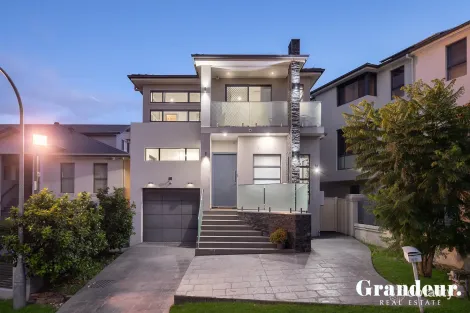 Property photo of 19 Battenberg Close Cecil Hills NSW 2171