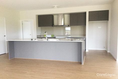 Property photo of 33 Wallace Crescent Drouin VIC 3818