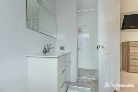 Property photo of 11 Bancroft Close Greenfields WA 6210